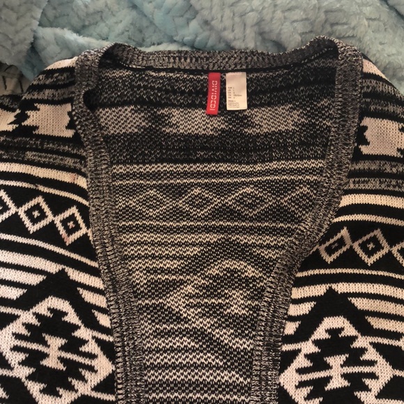 Black & White Cardigan - Picture 4 of 5